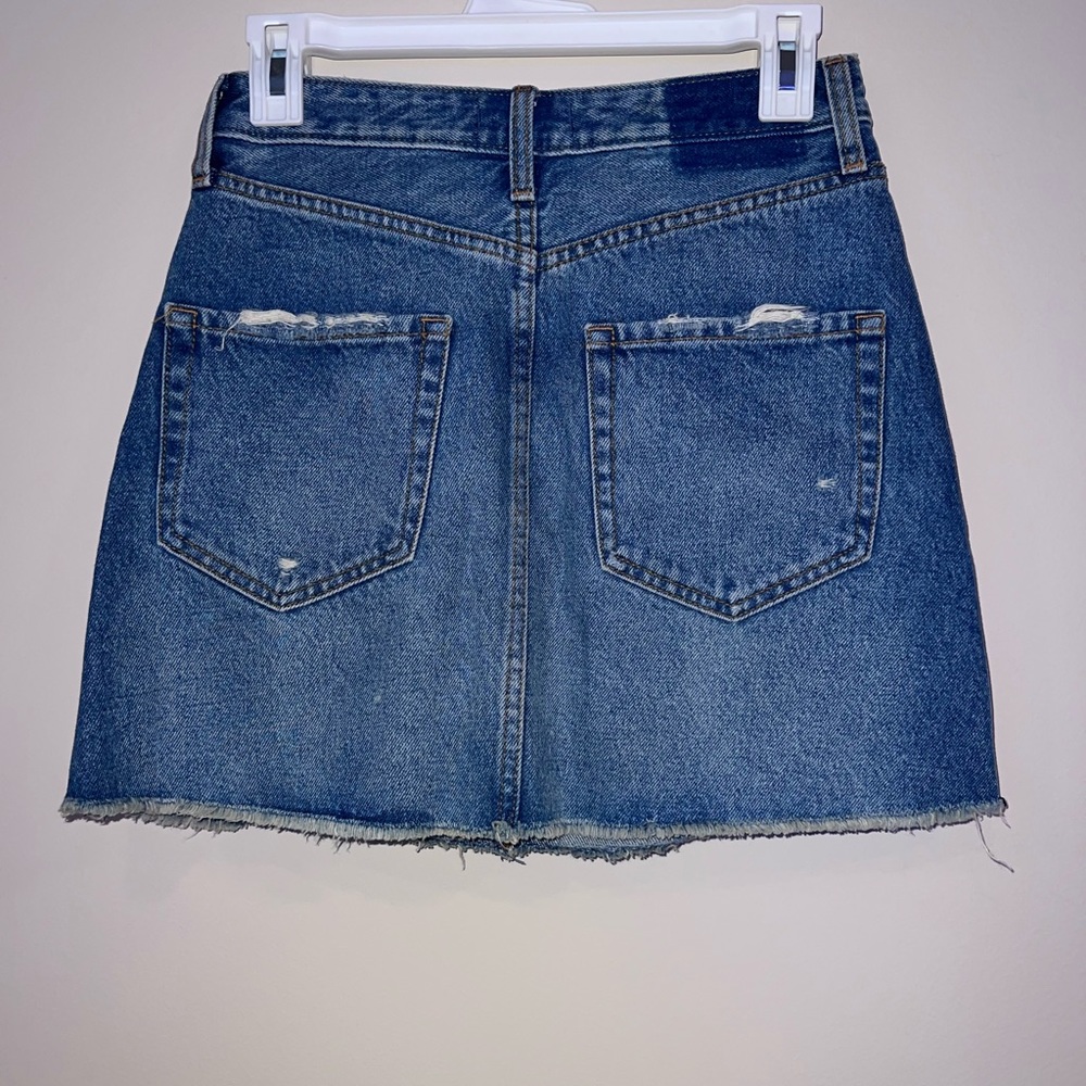 Abercrombie & Fitch distressed jean skirt. Size 27/4. NWOT - Picture 2 of 4